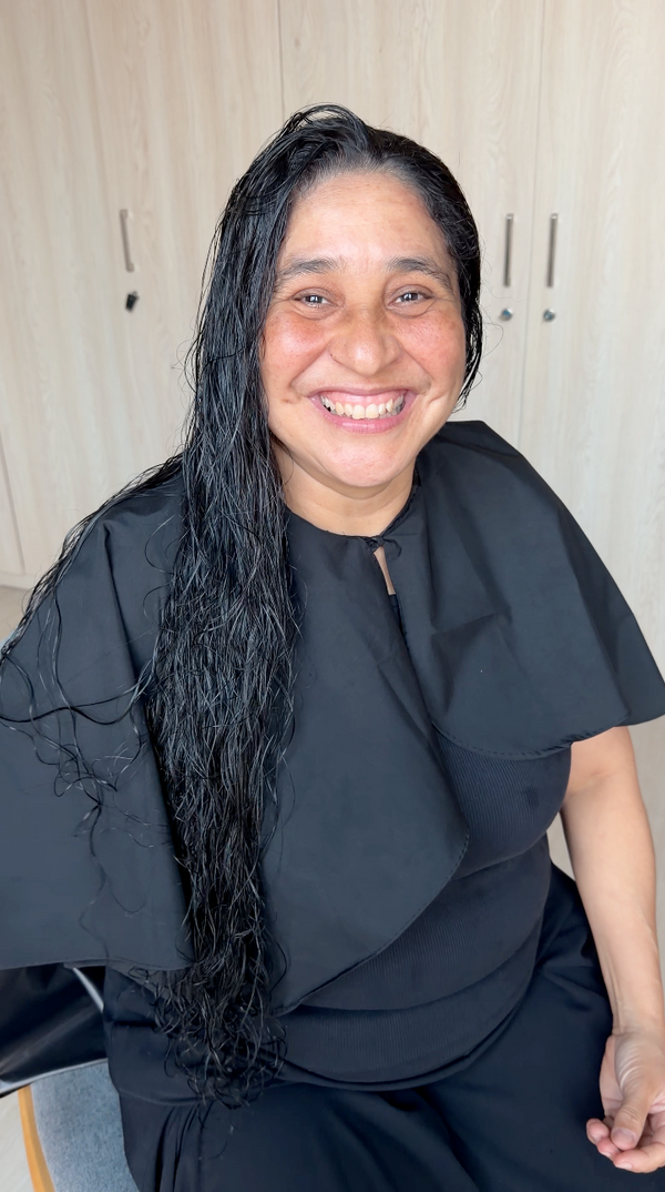 cabello negro natural con canas